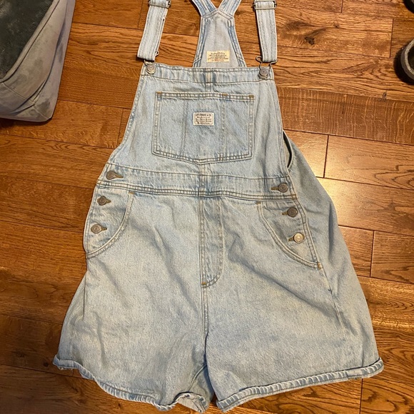 Levi's Pants - Levi’s light wash denim overall shorts
